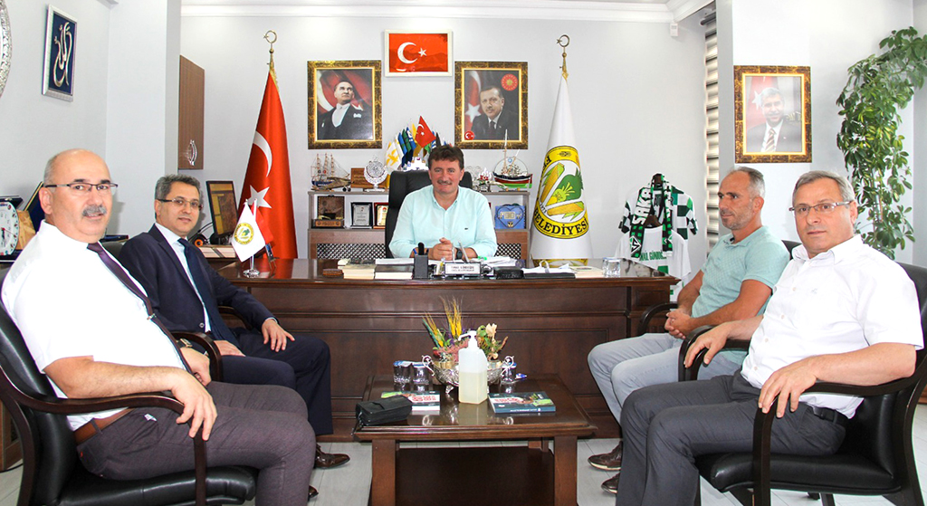 Vergi Dairesi Başkanımız İlhan AKÇAY, Ferizli Belediye Başkanı Sayın İsmail GÜNDOĞDU'yu Makamında Ziyaret Etti